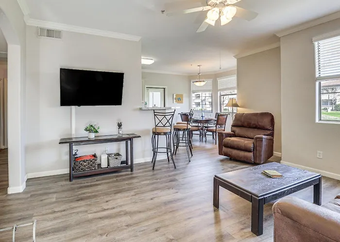 First-floor W/ Pool Access In Mesa! *