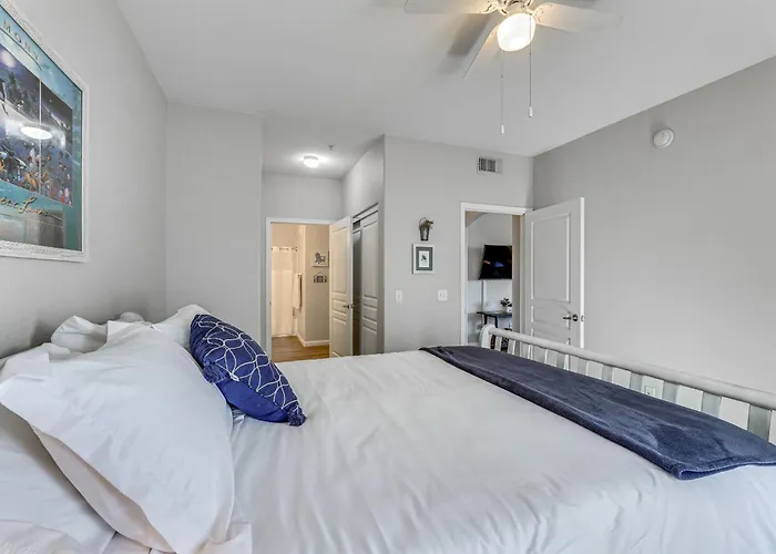 First-floor W/ Pool Access In Mesa! * Mesa