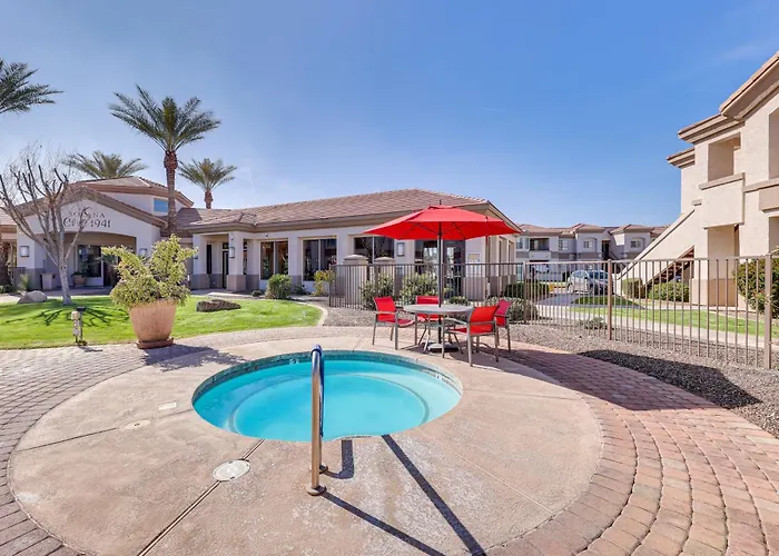 First-floor W/ Pool Access In Mesa! Mesa