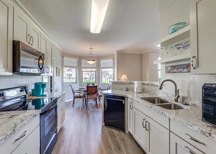 First-floor W/ Pool Access In Mesa! * Mesa