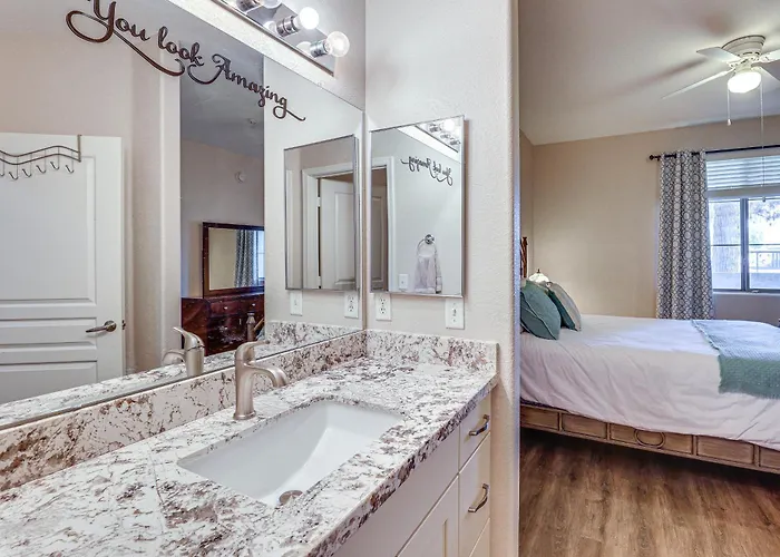 First-floor W/ Pool Access In Mesa! Ferienhaus
