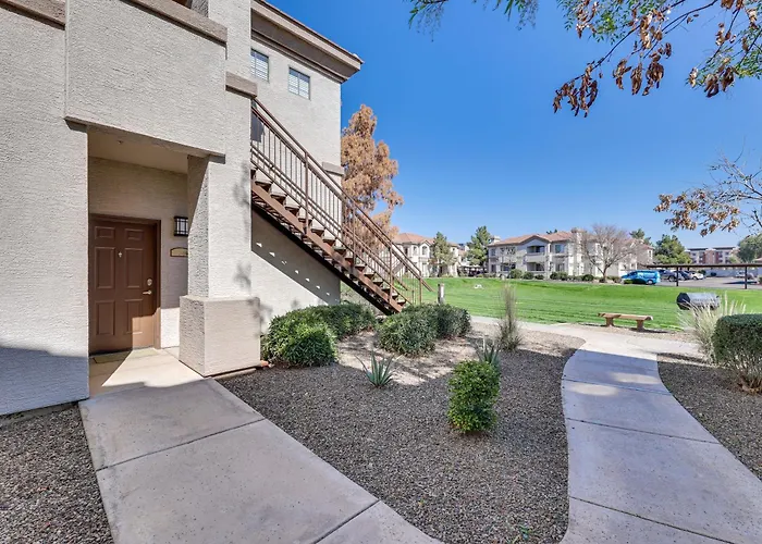 First-floor W/ Pool Access In Mesa! *